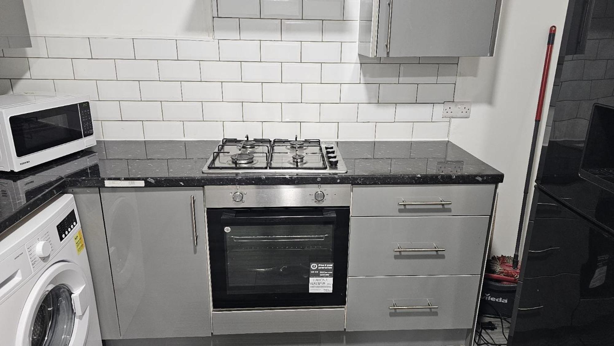 Spacious Double Bedroom With Private Toilet And Shared Kitchen With On Premesis Parking Oldbury  Dış mekan fotoğraf