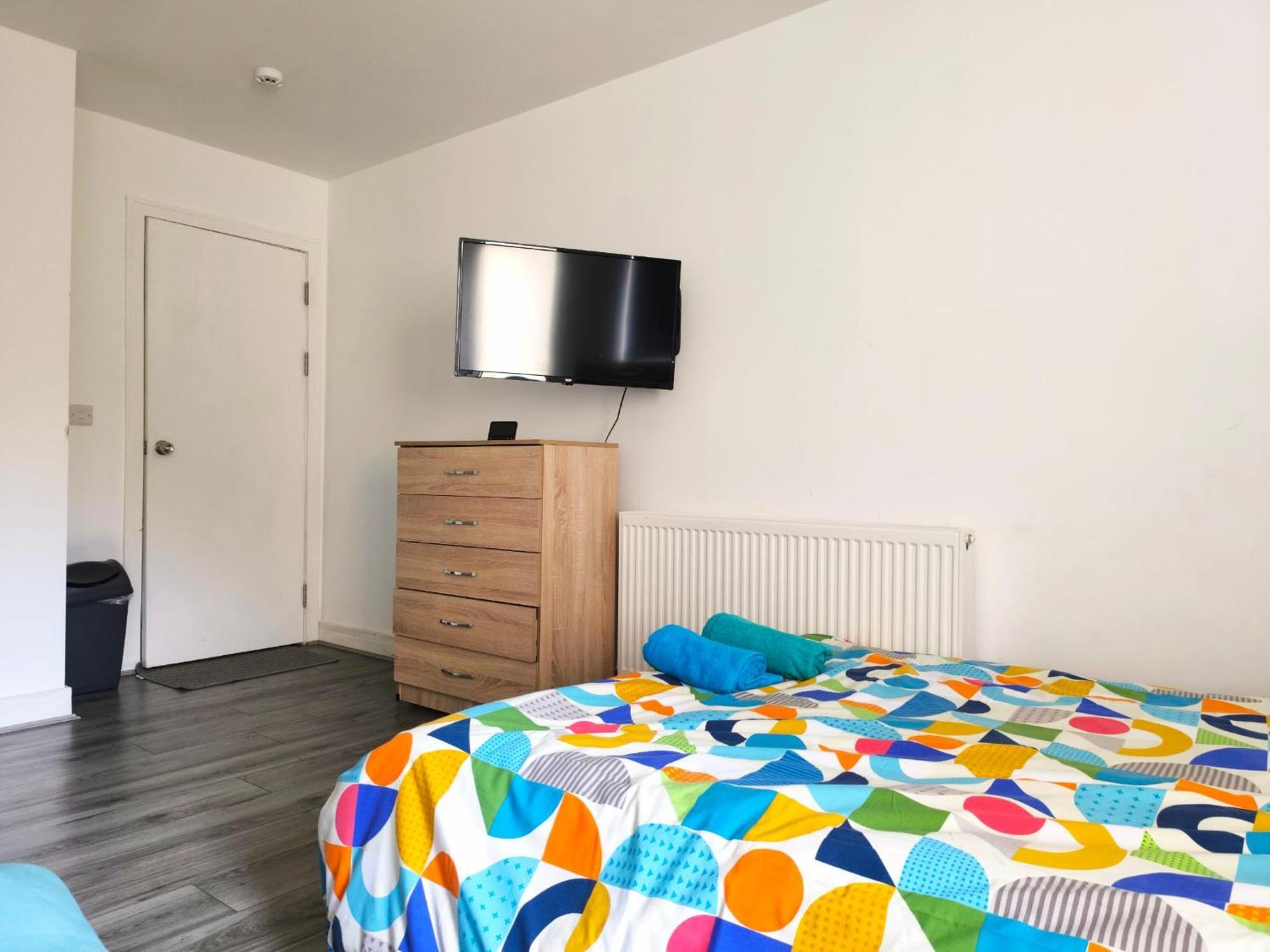 Spacious Double Bedroom With Private Toilet And Shared Kitchen With On Premesis Parking Oldbury  Dış mekan fotoğraf